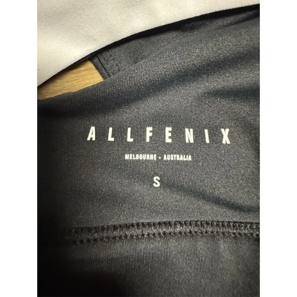 AllFenix Women's Colorblock Crisscross black and white Sports Bra Black Size S